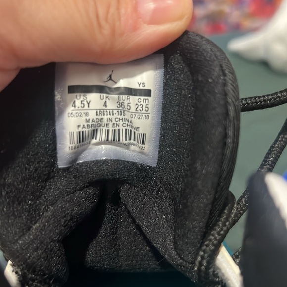 Like new Jordan’s - Picture 6 of 6